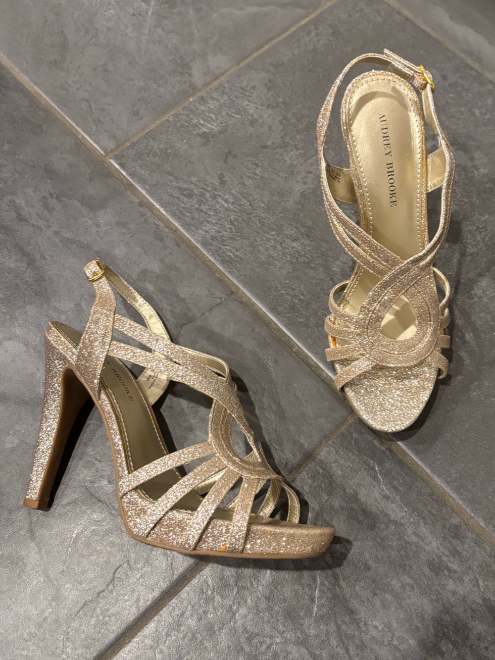 Audrey Brooke “Kellie” women’s glitter heels wedding shoes size 8.5